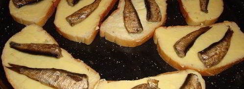 бутерброды сырные шпроты. Шаг 2