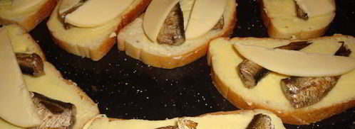 бутерброды сырные шпроты. Шаг 3