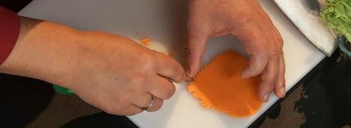 детские бутерброды львенок и зайчонок. Шаг 4