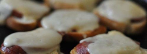 горячие бутерброды с колбасой и сыром. Шаг 4