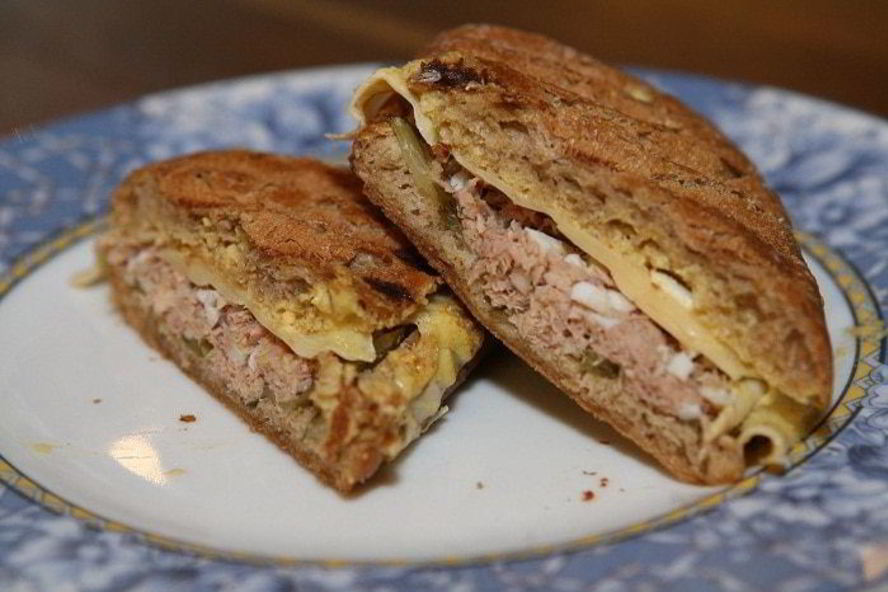 Рецепт горячего бутерброда с тунцом и сыром по-орегонски