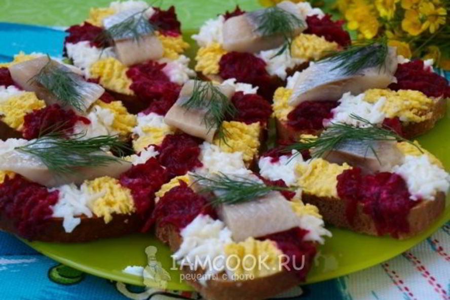 Рецепт праздничных бутербродов с сельдью