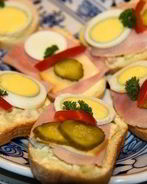 Вкусный сочный бутерброд с ветчиной