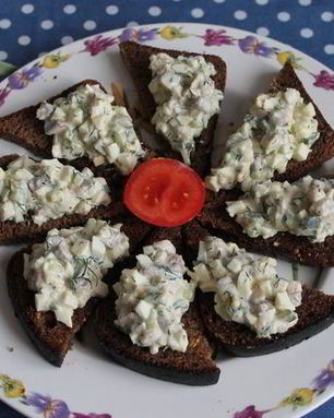 Закусочные бутерброды с сельдью