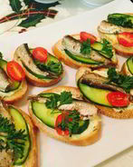 Закусочные бутерброды со шпротами