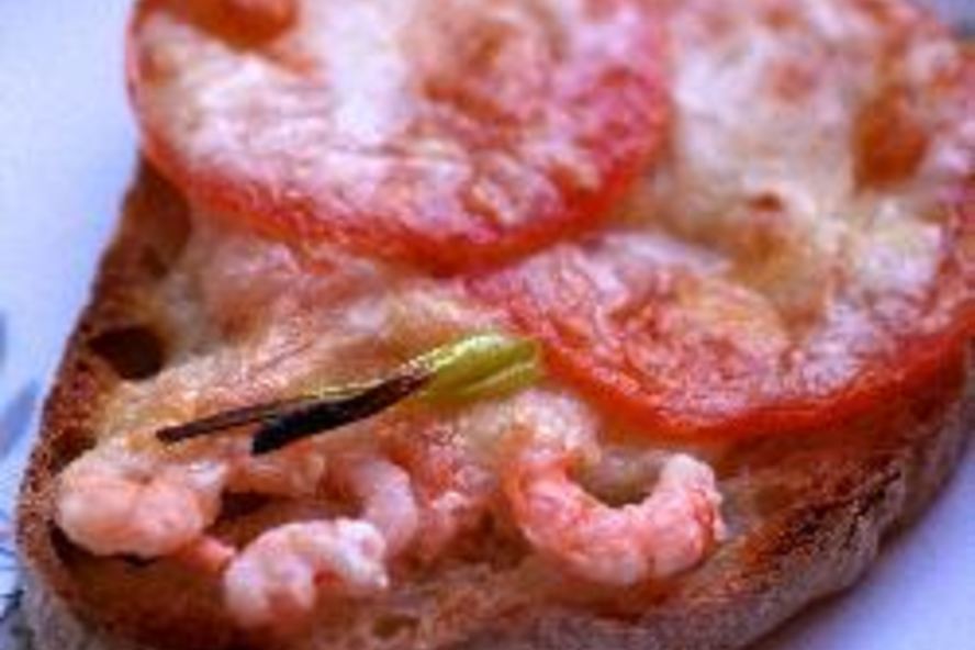 Рецепт запеченных бутербродов с сыром и креветками