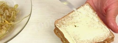 жареные бутерброды с сыром и луком. Шаг 6