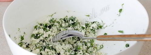 чебуреки с творогом и зеленью. Шаг 6