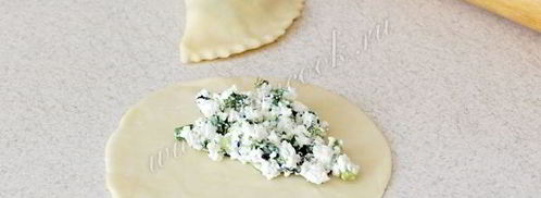 чебуреки с творогом и зеленью. Шаг 7