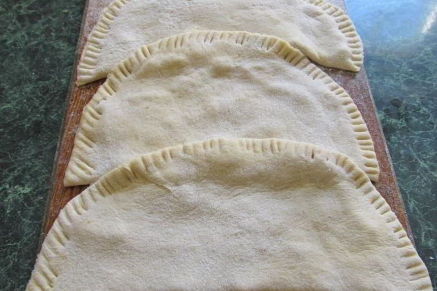 Рецепт хрустящего теста для чебуреков на водке