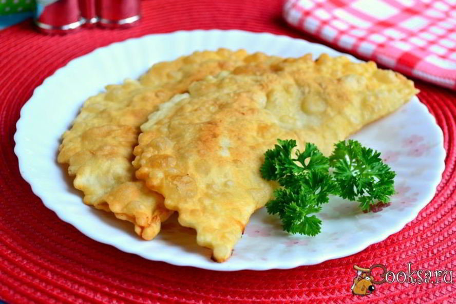 Рецепт хрустящих чебуреков со смешанным фаршем