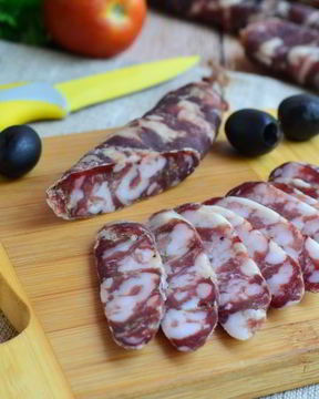 Домашняя сыровяленая колбаса