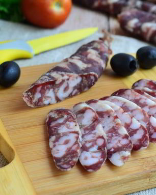 Домашняя сыровяленая колбаса