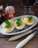 Яйца, фаршированные сельдью