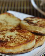 Гренки с яйцом на сковороде