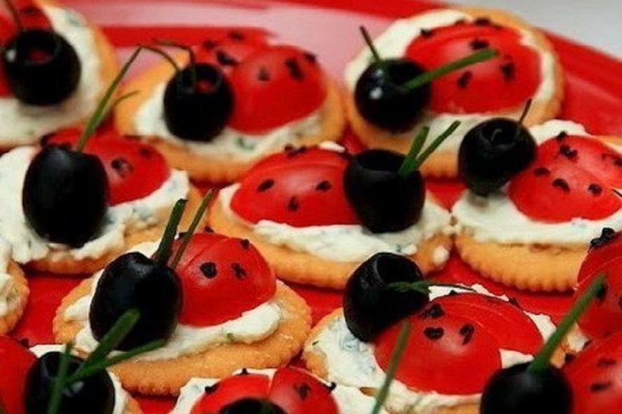 Рецепт канапе божья коровка с маслинами