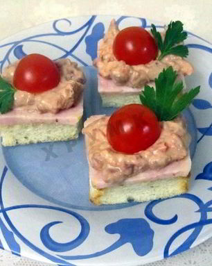 Канапе Делис с ветчиной и фасолью