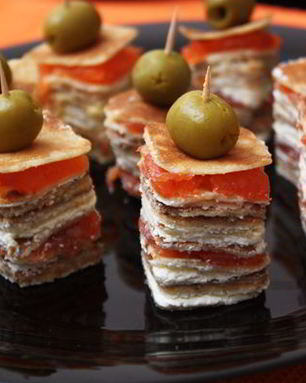 Канапе из блинов на шпажках