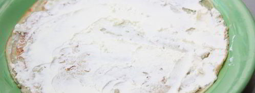 канапе из блинов на шпажках. Шаг 3