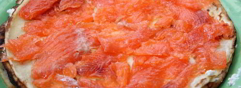 канапе из блинов на шпажках. Шаг 4