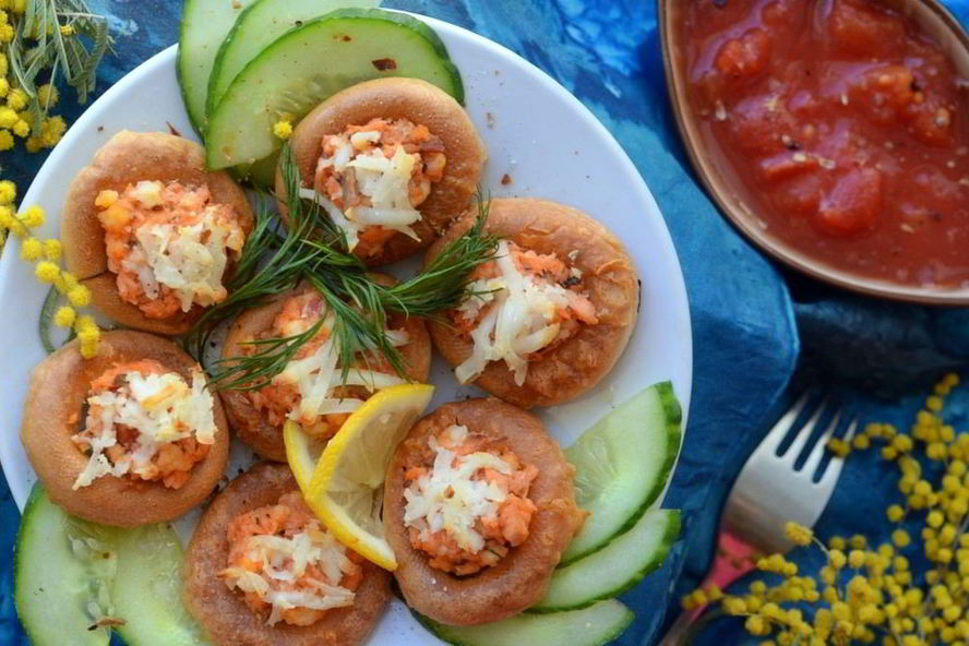 Рецепт канапе из сушек с горбушей