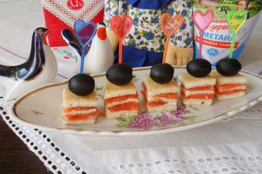 Рецепт канапе с блинами и семгой