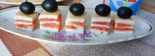 канапе с блинами и семгой. Шаг 12