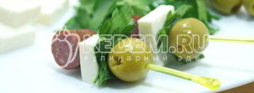 канапе с копчеными колбасками. Шаг 4