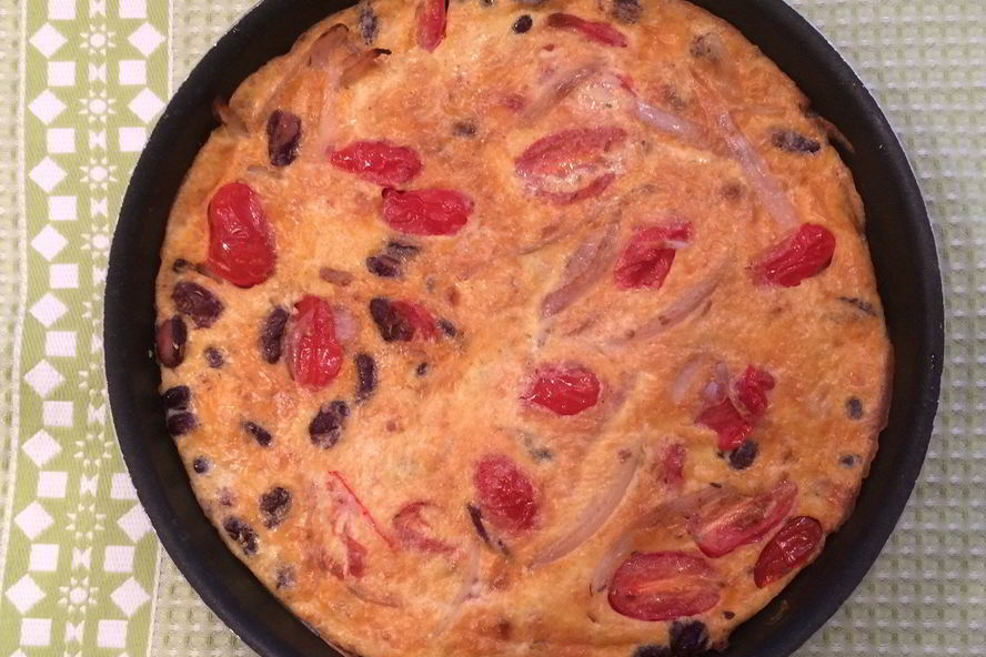 Рецепт фриттата с шалотом, помидорами черри и красной фасолью