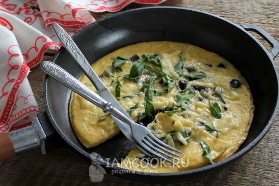 Рецепт омлета с грибами и сыром