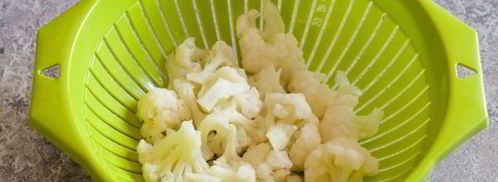 омлет с цветной капустой на сковороде. Шаг 3