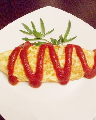 Омурайсу , японский омлет с начинкой