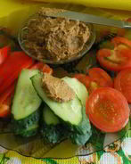 Паштет из чечевицы с орехами и черносливом