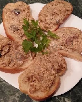 Паштет из копченой скумбрии и грецких орехов