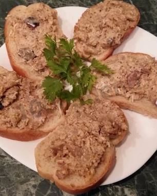 Паштет из копченой скумбрии и грецких орехов