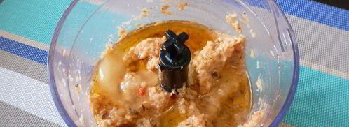 паштет из нута с вялеными томатами и маринованным огурчиком. Шаг 5