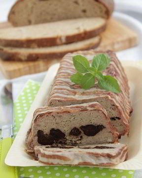Паштет из свиной печени с черносливом