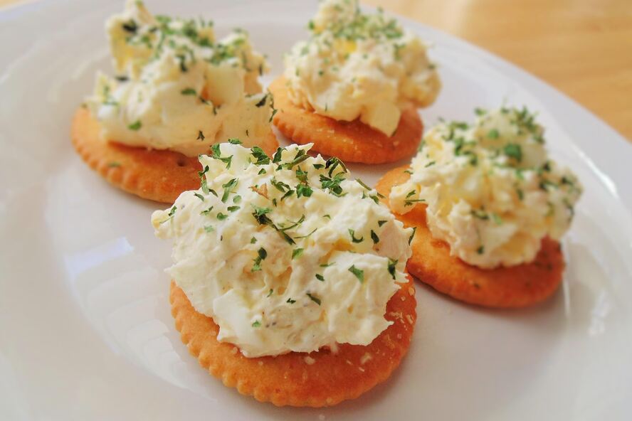 Рецепт яичного паштета с плавленыма сырома