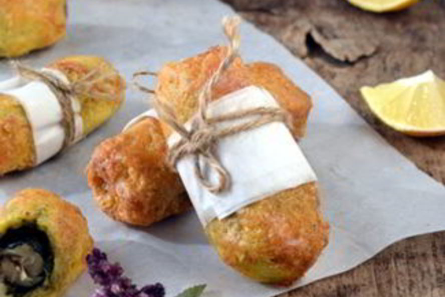 Рецепт хрустящих роллов с начинкой из рыбы и песто