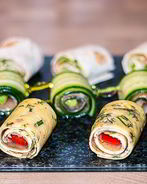 Простые роллы с лососем к праздничному столу