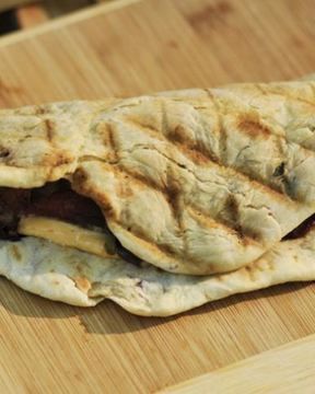 Ролл с пастромой