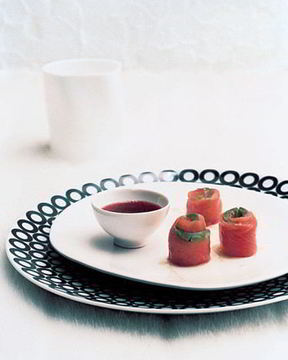 Роллы с авокадо и гранатовым соусом