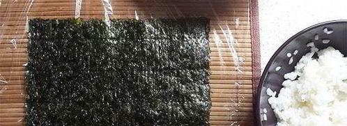 роллы с крабовым мясом и семгой. Шаг 3