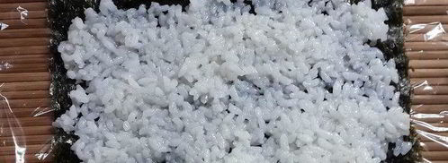 роллы с крабовым мясом и семгой. Шаг 4