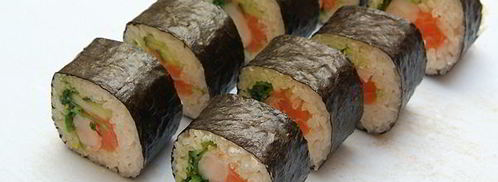 роллы с креветками, чукой и лососем. Шаг 11