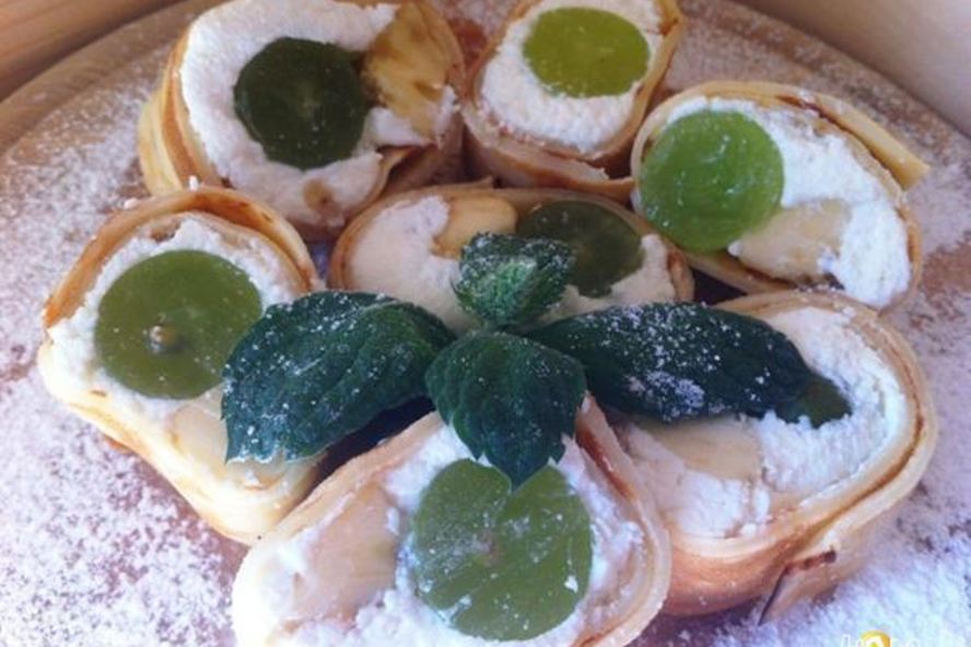 Рецепт роллов с творогом и фруктами