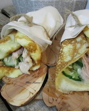 Роллы с яичных блинчиков с курицей и салатом