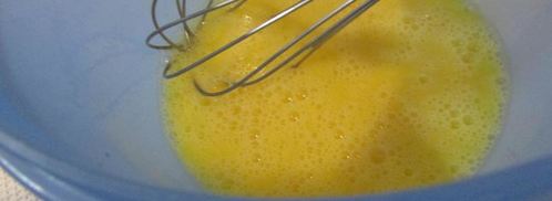 роллы с яичных блинчиков с курицей и салатом. Шаг 2