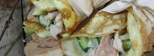 роллы с яичных блинчиков с курицей и салатом. Шаг 12