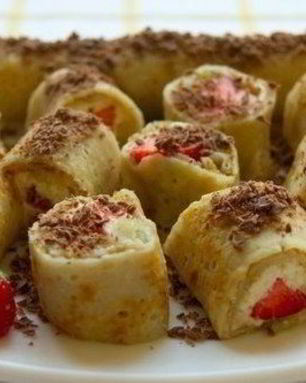 Сладкие роллы с начинкой из творога и фруктов